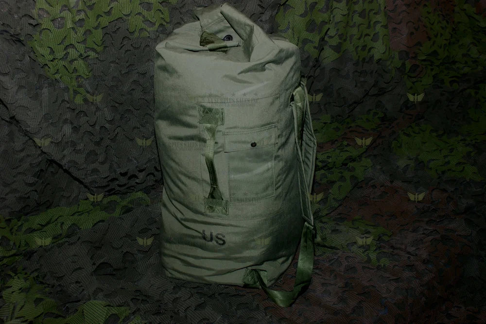 Maletín Militar de Doble Correa (Army Surplus)